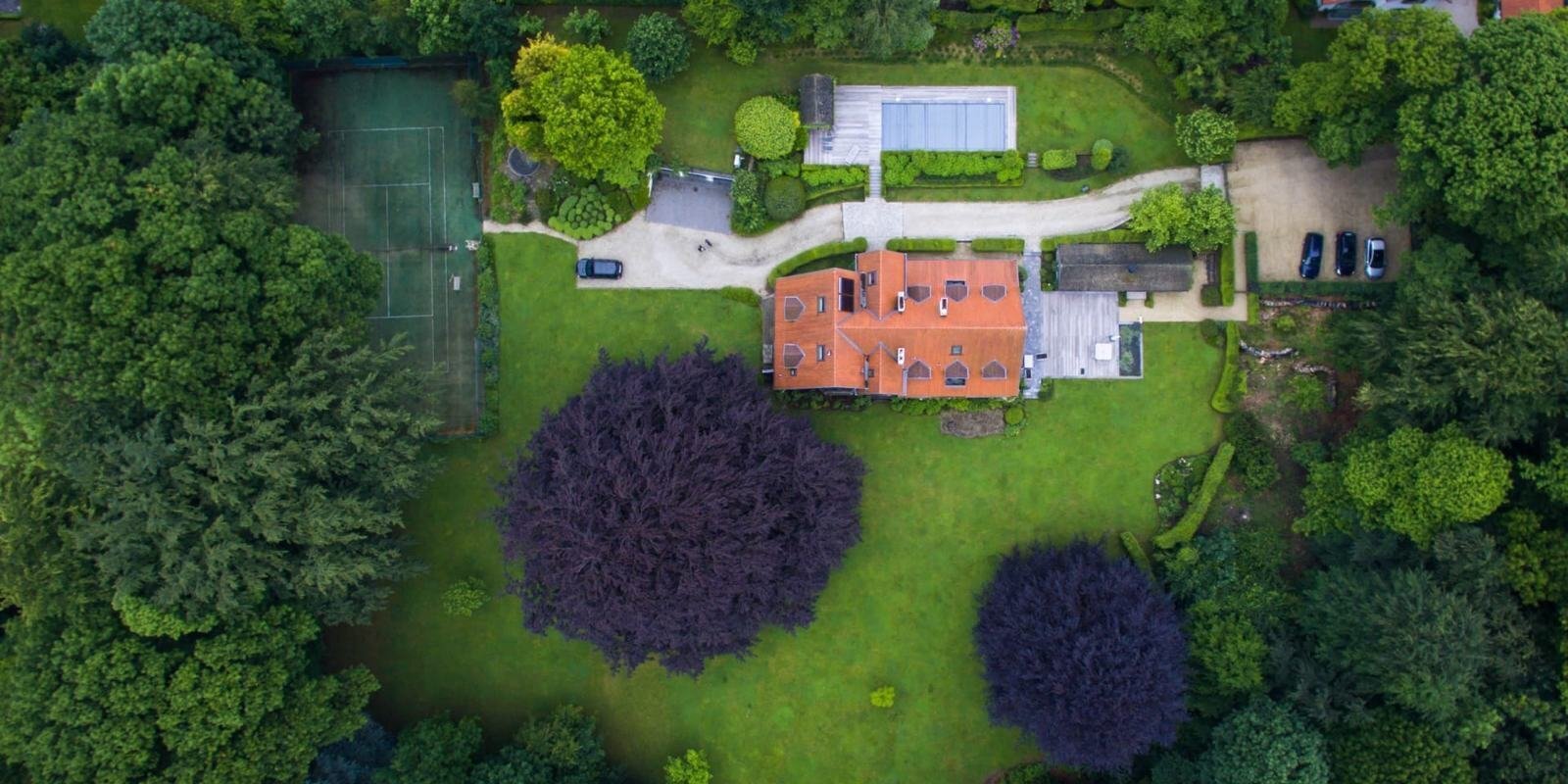 Aerial view of a Minnesota house being sold to a cash home buyer